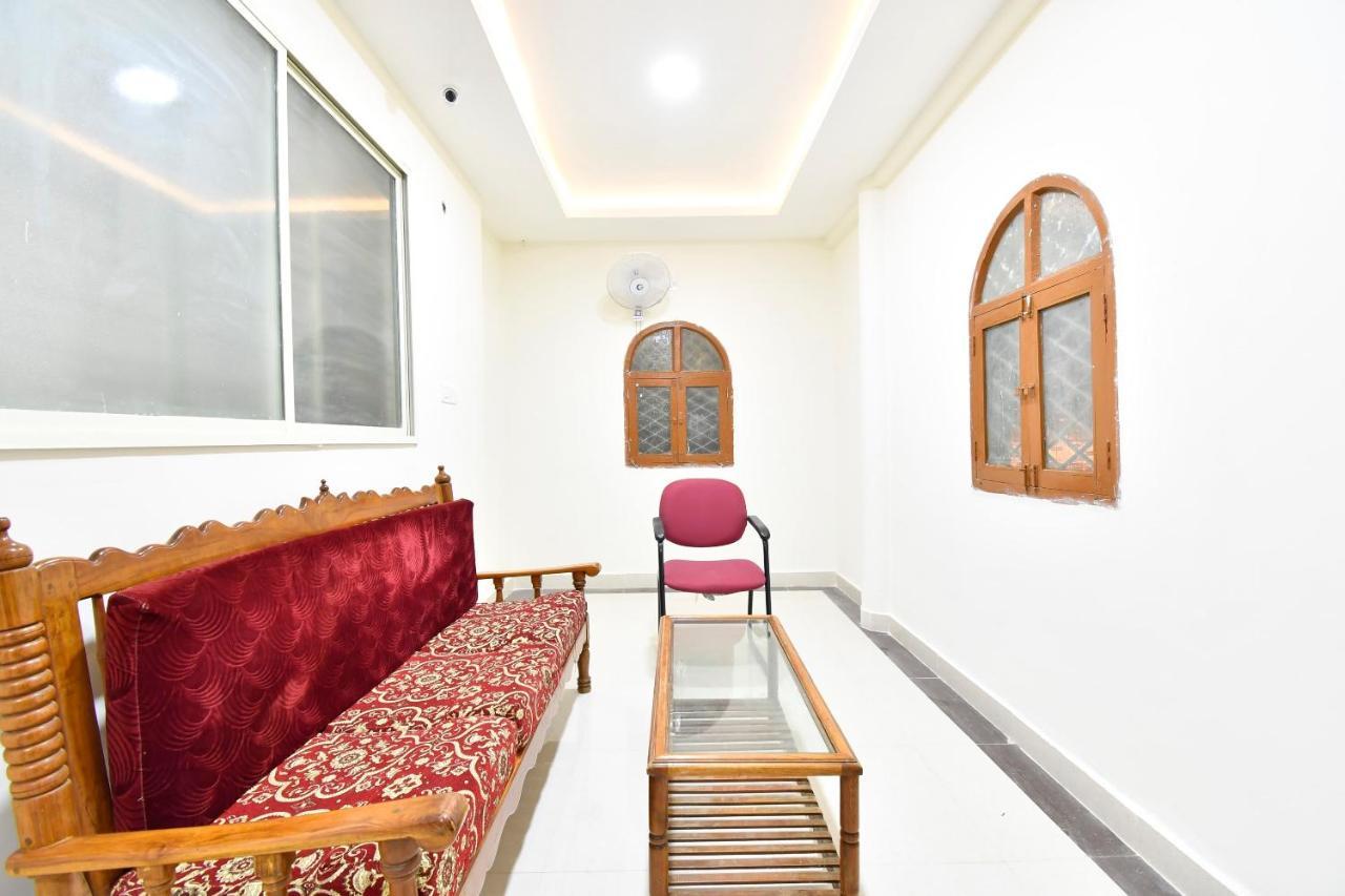 Oyo 44065 Sri Krishna Nilaya Hotel Bangalore Exterior foto