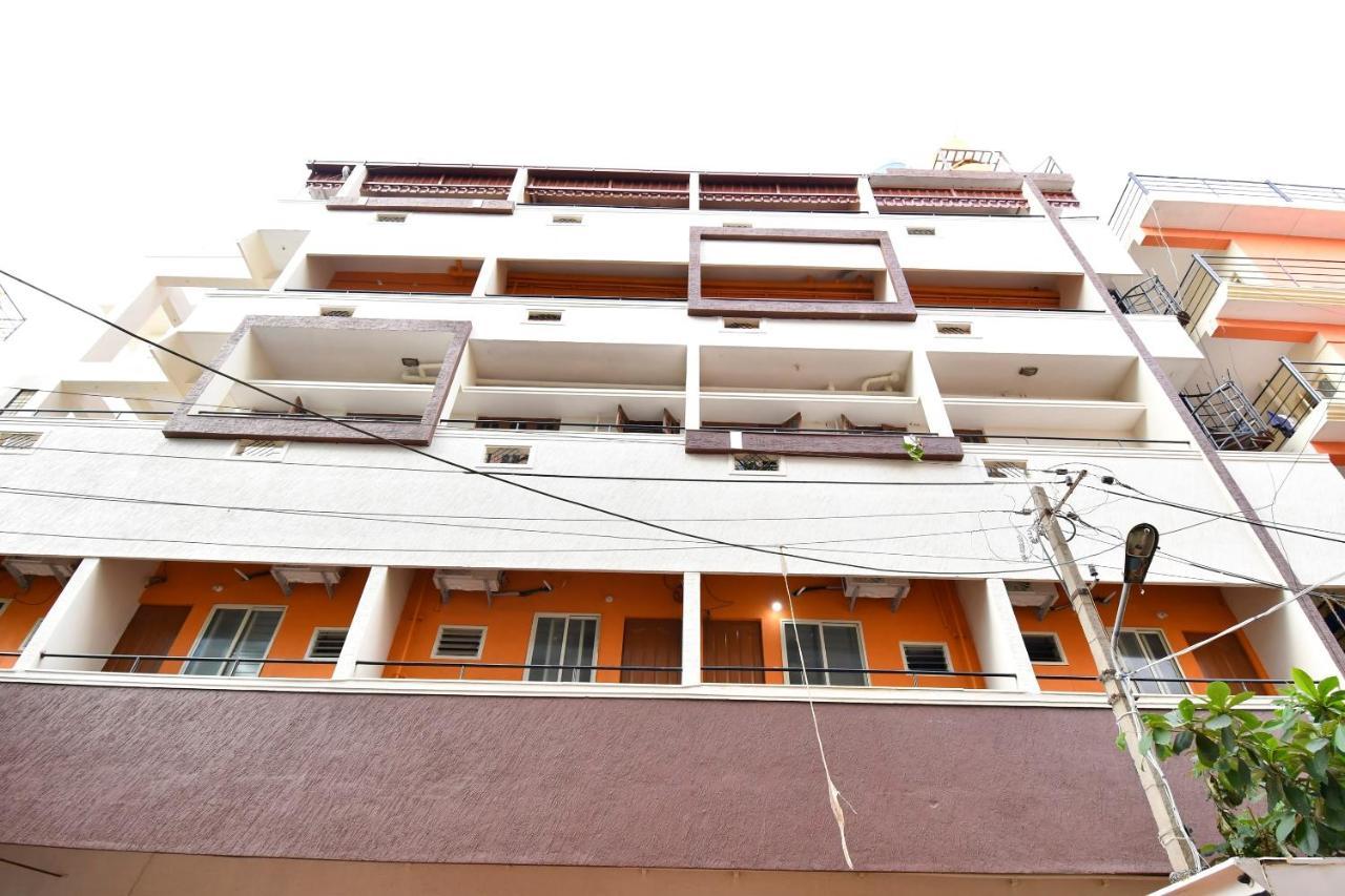 Oyo 44065 Sri Krishna Nilaya Hotel Bangalore Exterior foto