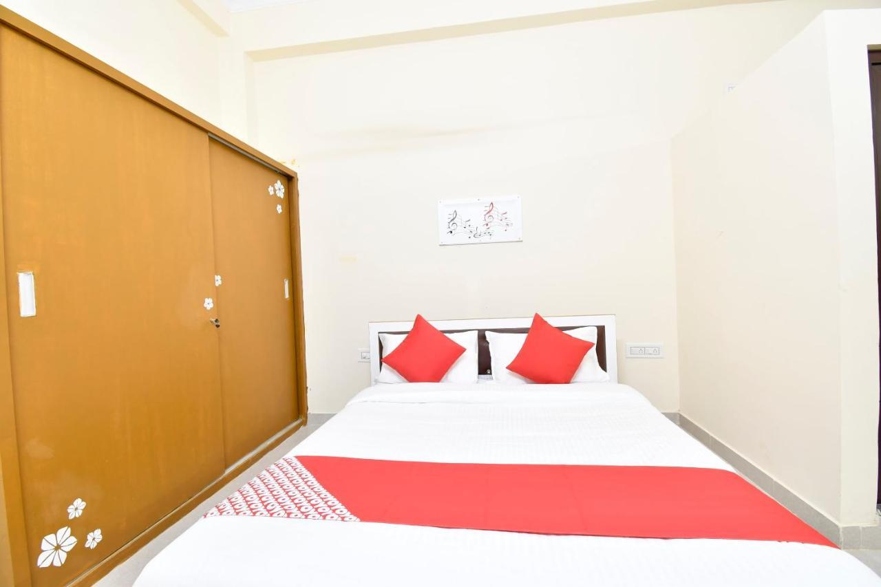 Oyo 44065 Sri Krishna Nilaya Hotel Bangalore Exterior foto