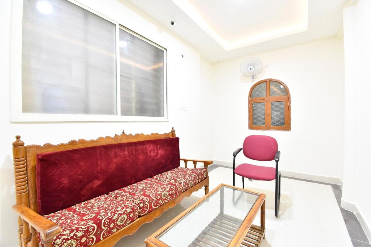 Oyo 44065 Sri Krishna Nilaya Hotel Bangalore Exterior foto